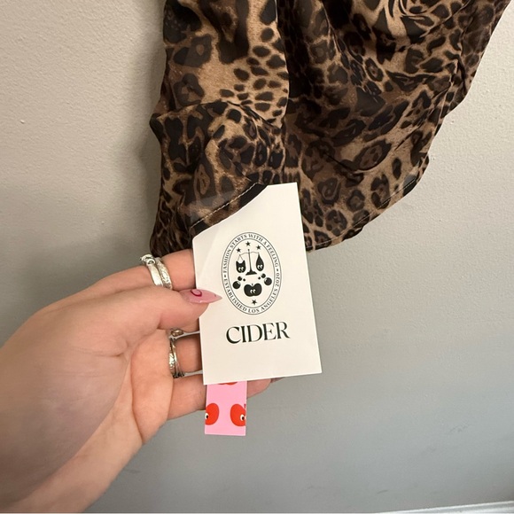 Leopard Scarf Tank Top - Picture 3 of 4